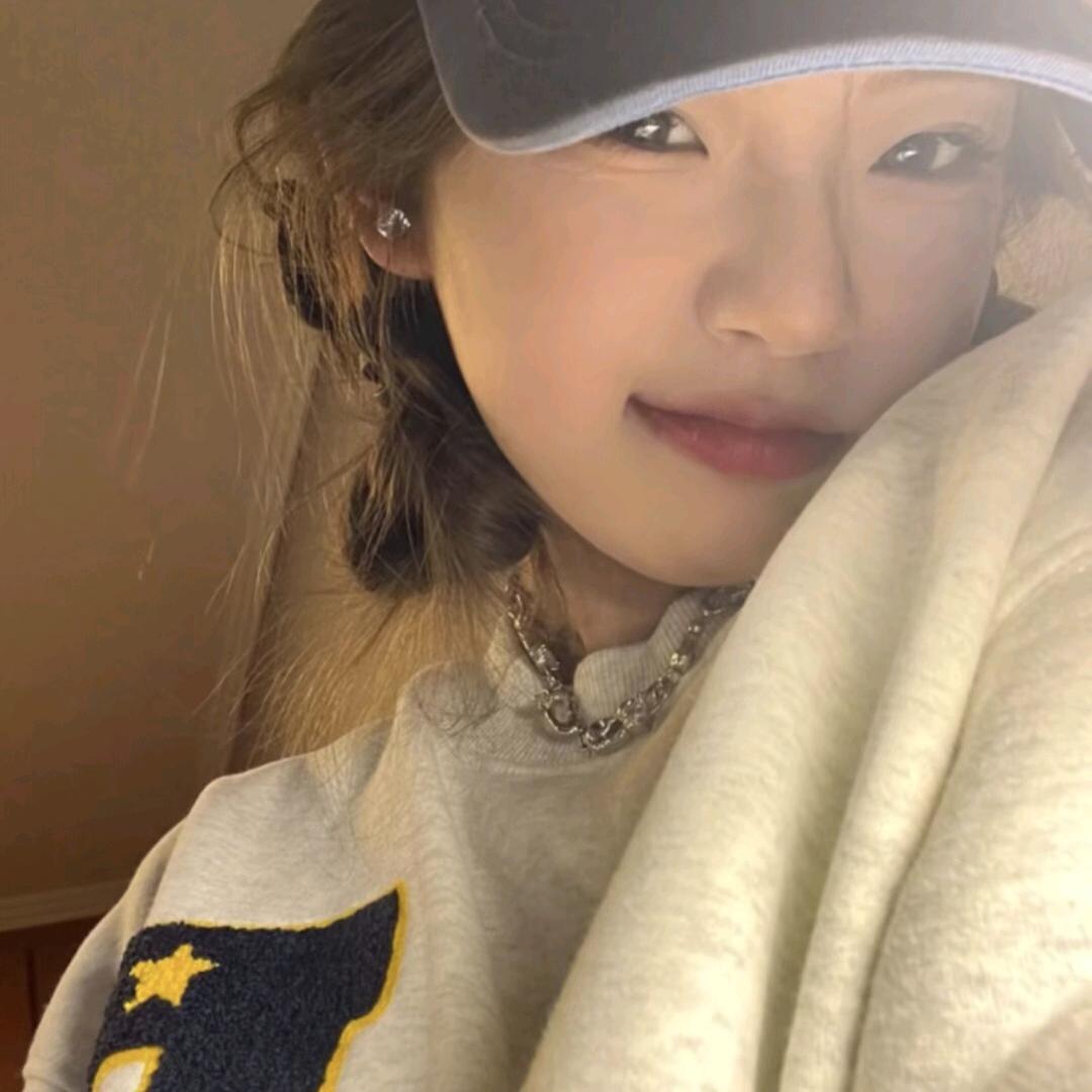胡*梅