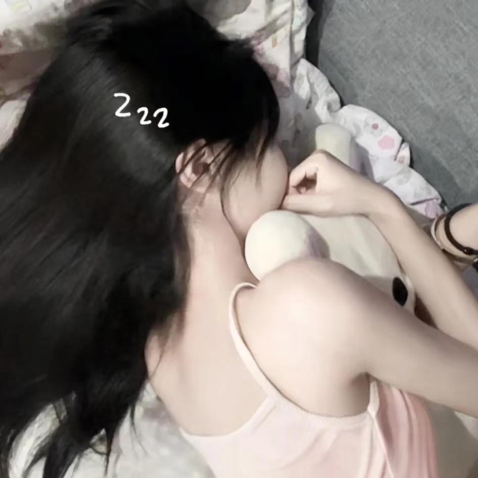 妡月月