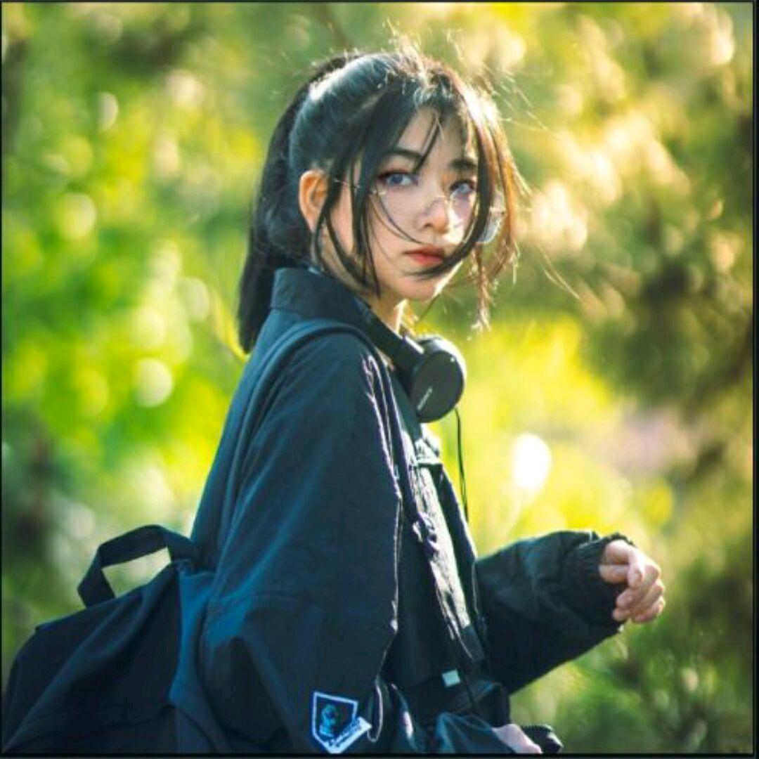 三 七