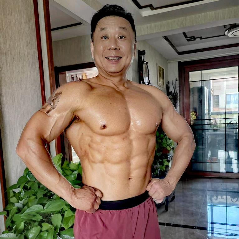 沙漠里的石头