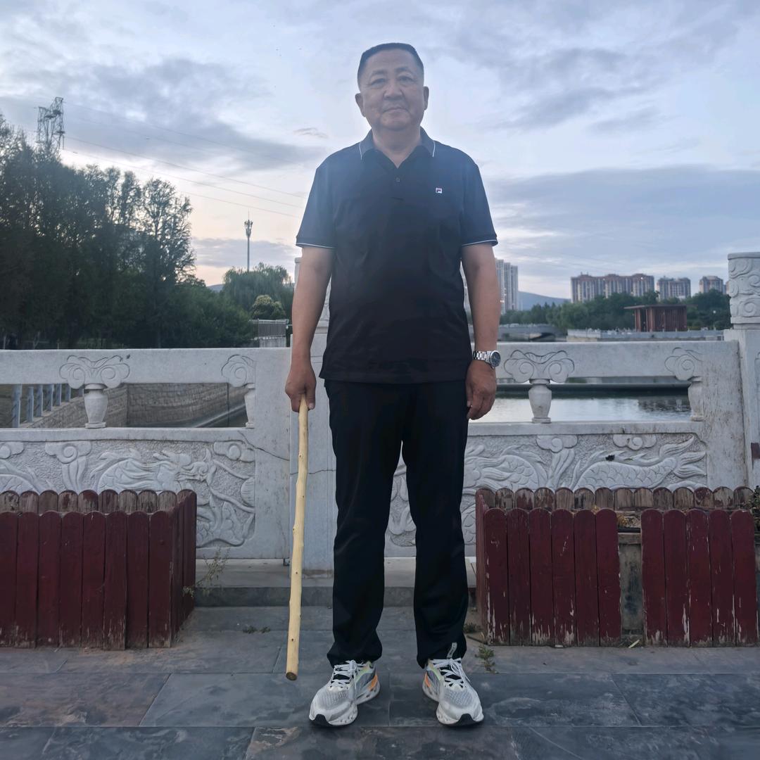 萧国华哥（享受独处）