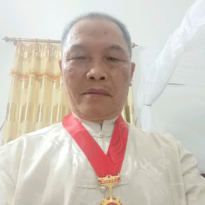 钟国同龄