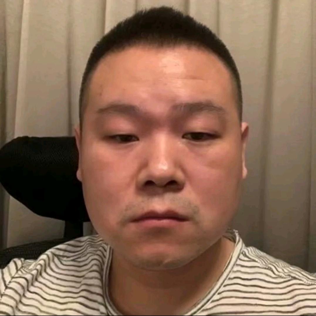 孙泥泥.