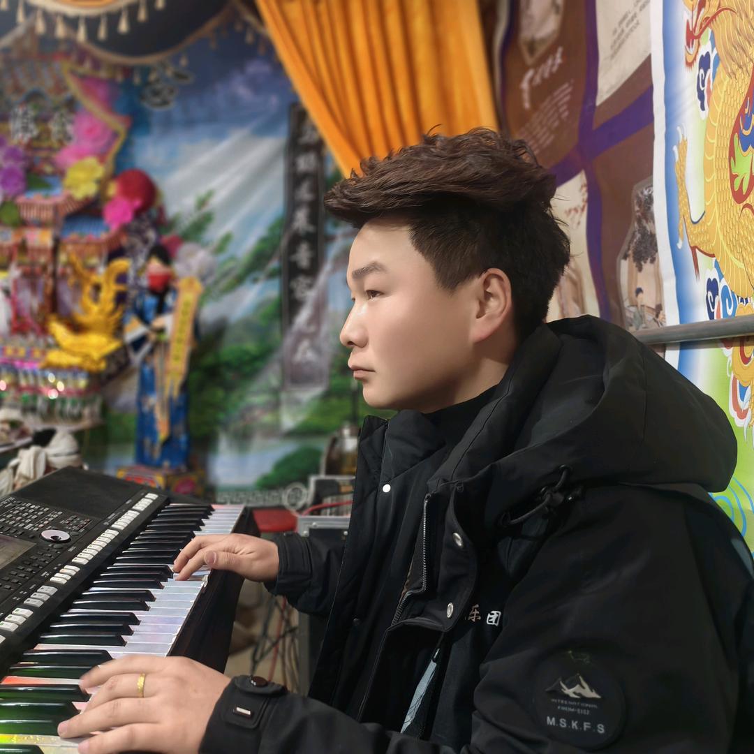 翠峰张东彩灯乐队