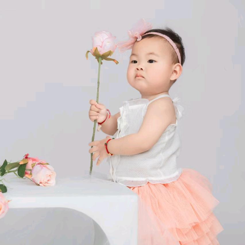 芳芳和炜炜，带娃中👑