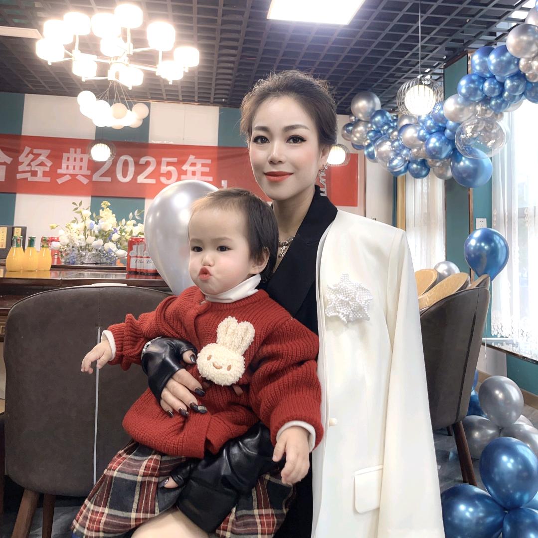 普定（百合经典服饰主理人）唐承碧