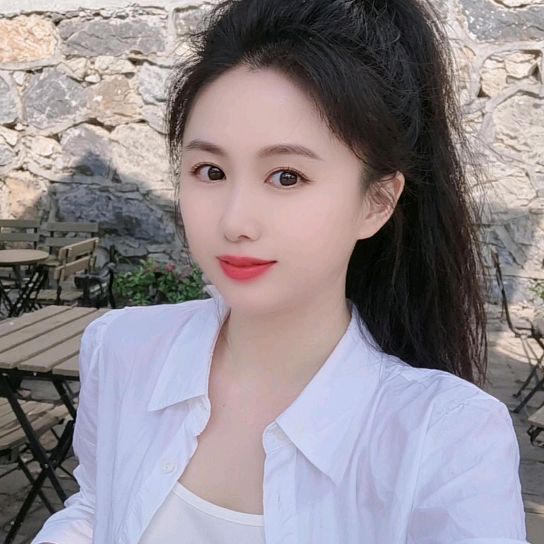 小红，晚上8:10分