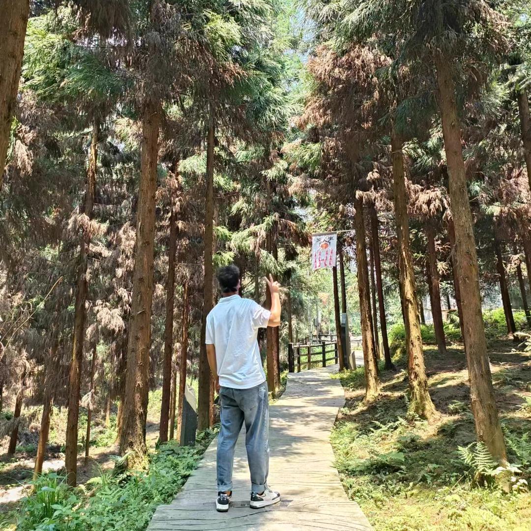 一个开挖机的少年