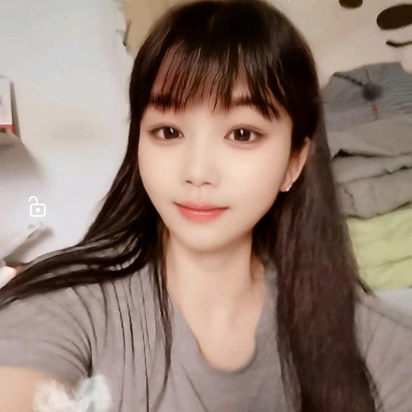 爱吃零食小梅
