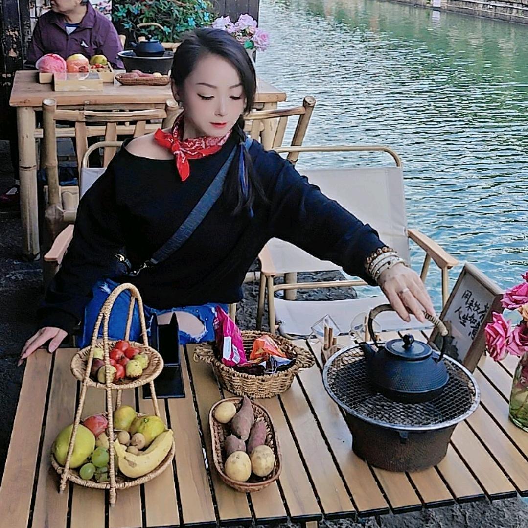 拽 媚 儿