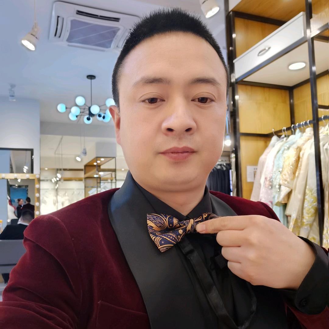 故乡一家人.服务者东亮