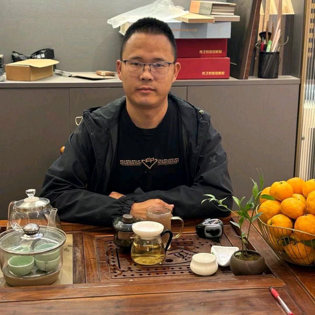 当阳做实木柜子工厂的木先生