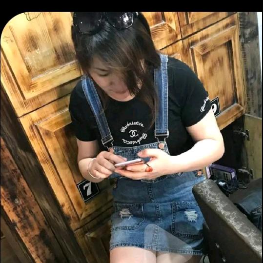 淡然一笑