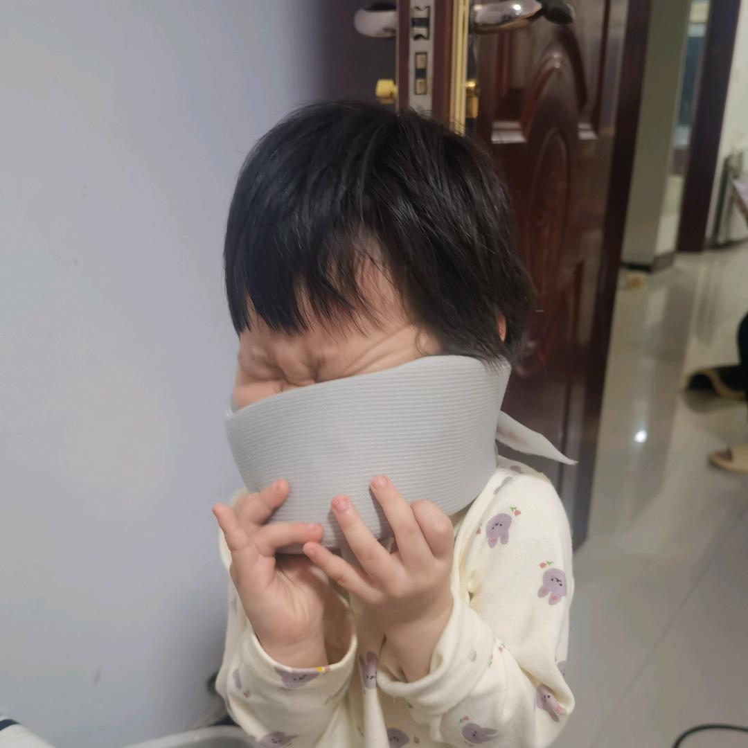 霨