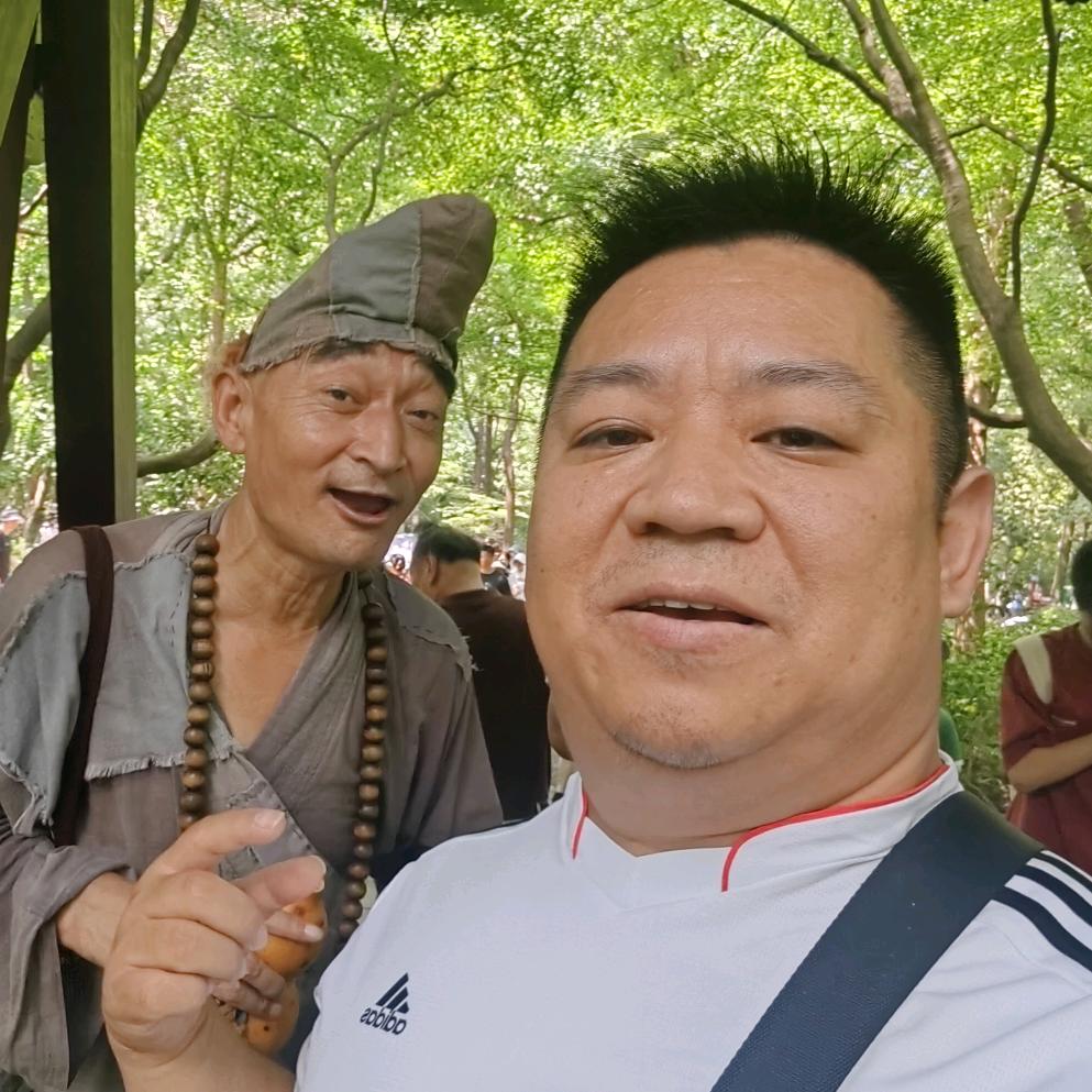 🐻大--歪嘴吹口琴
