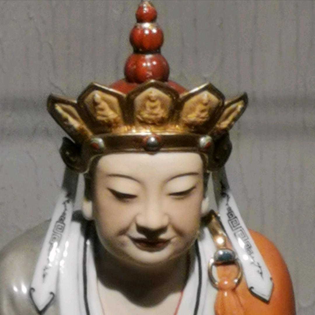 玩世不恭。