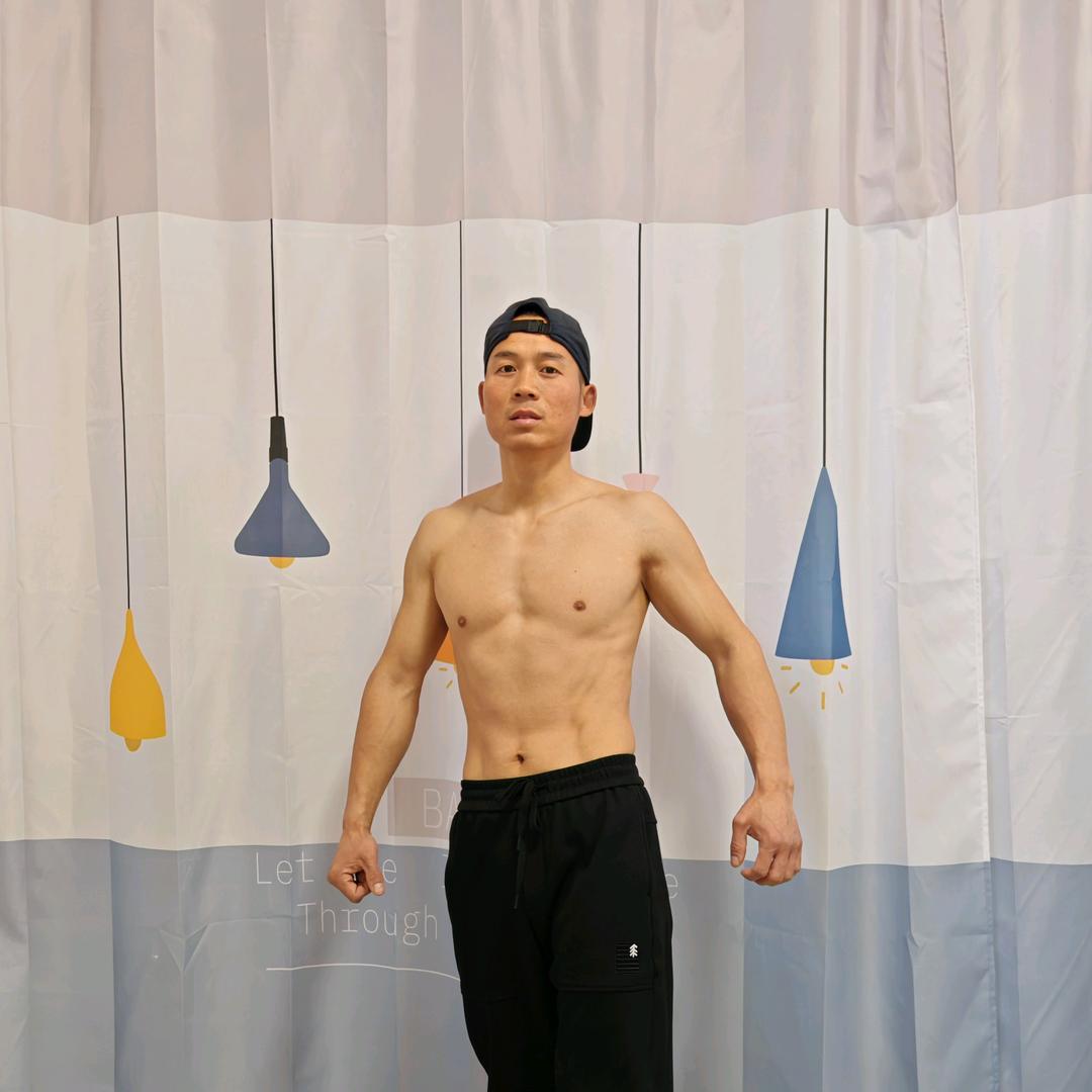 超子没腹肌