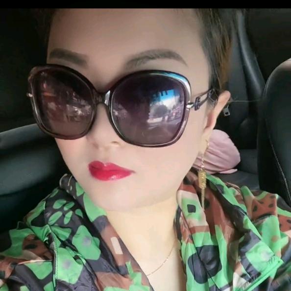 卖内衣的小姐姐