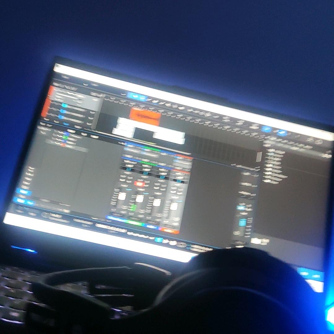 白葵在写歌（制作mixtape中）