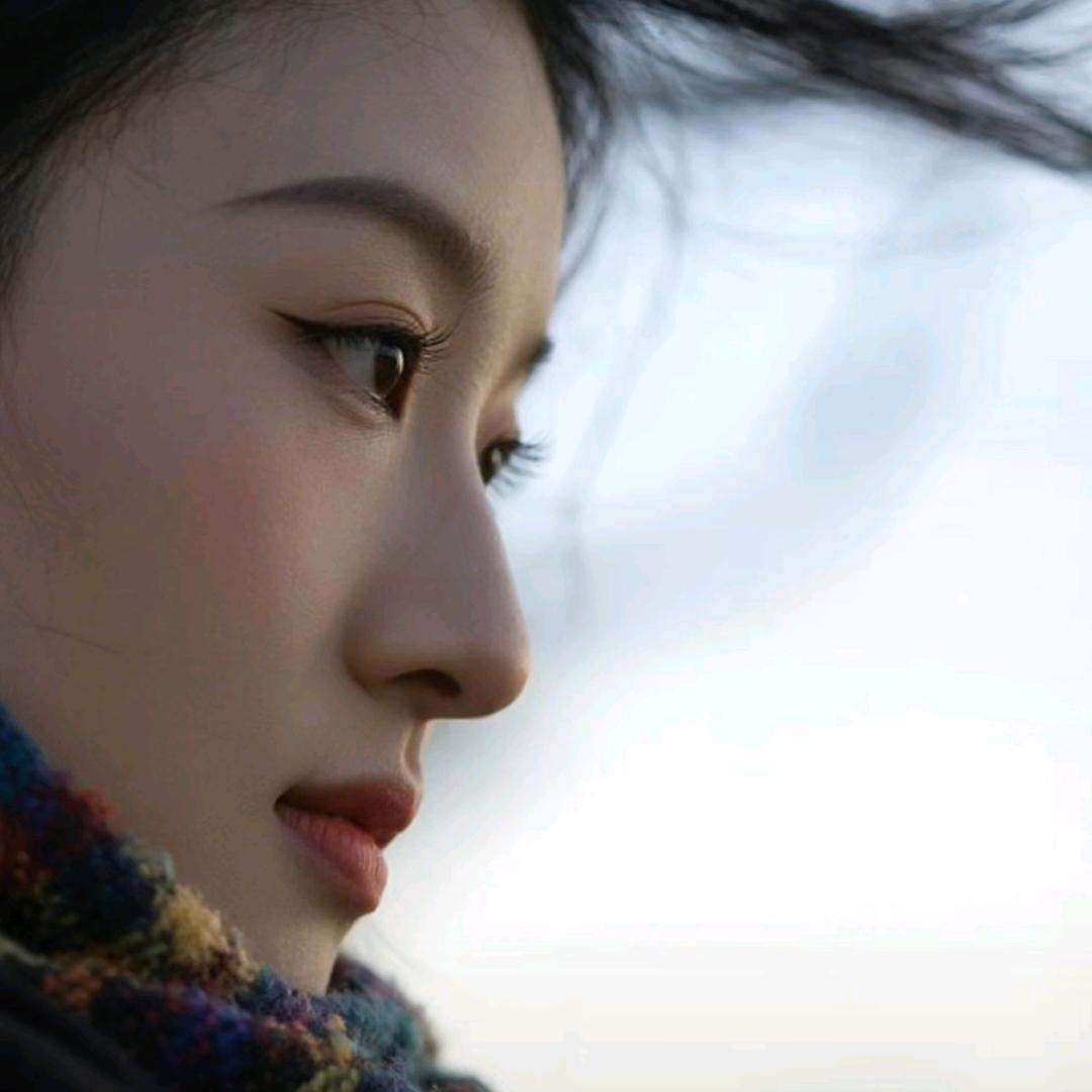 月亮很亮.