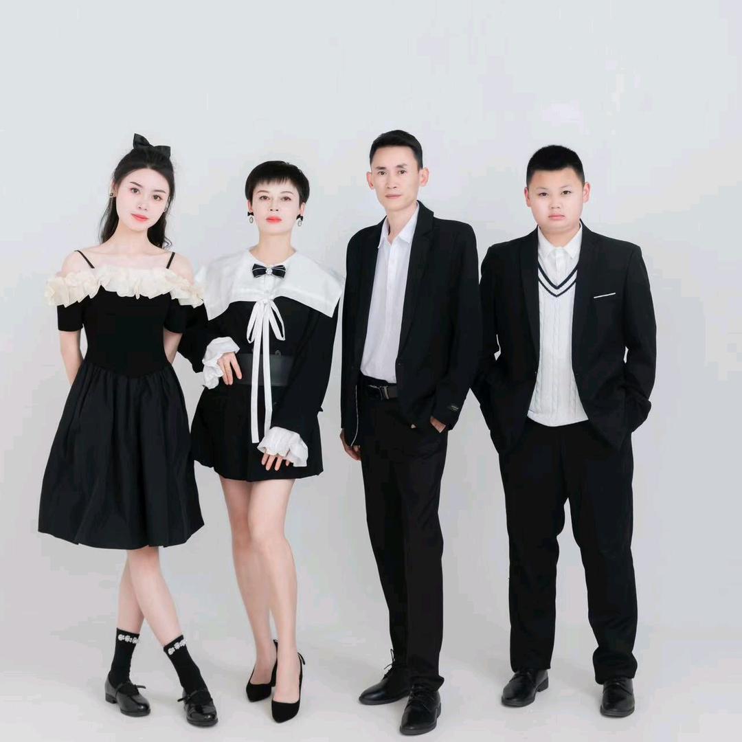 何丽