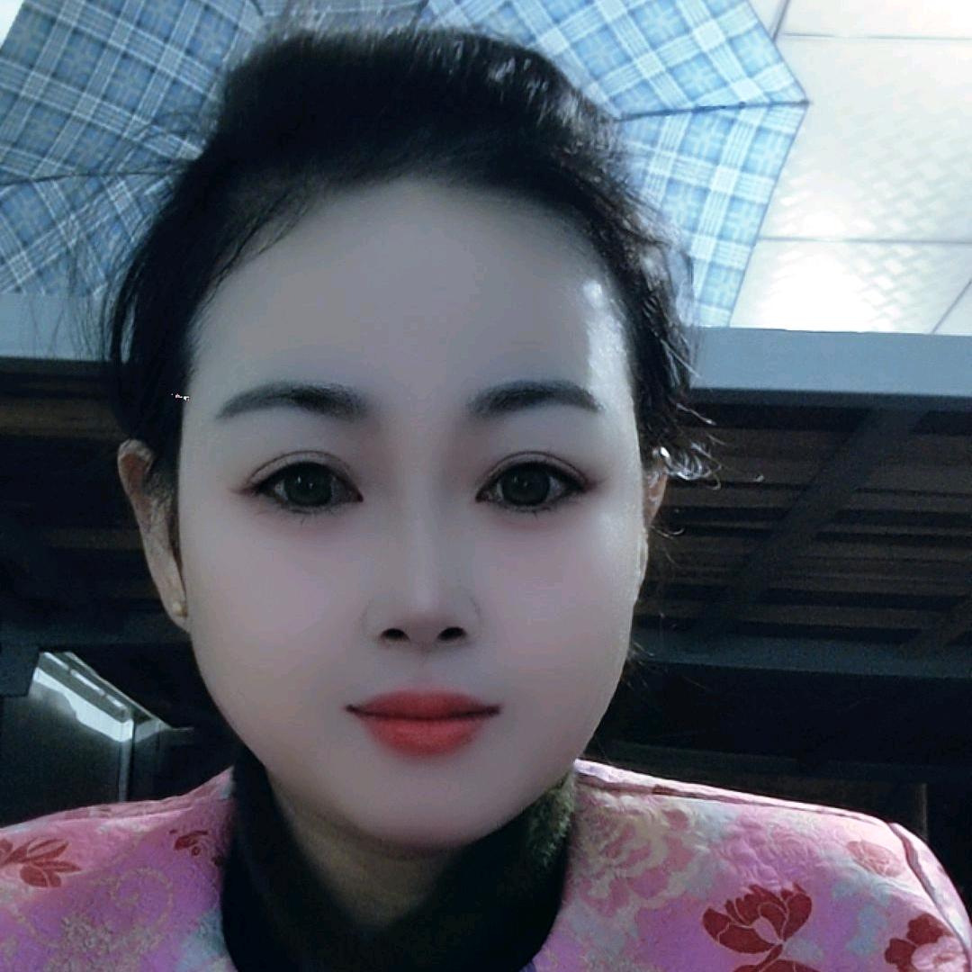 专业贴墙地砖的师傅小周