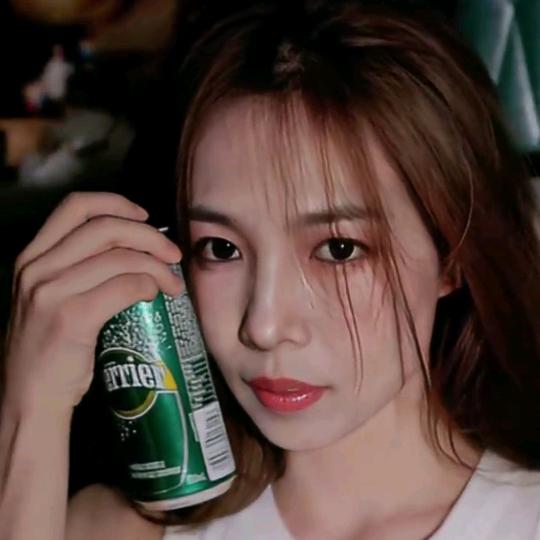 轻舞向前看