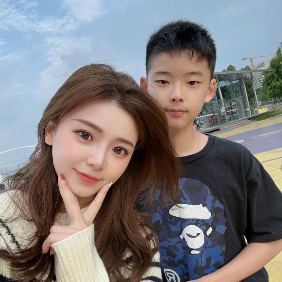 子言麻麻Tina.