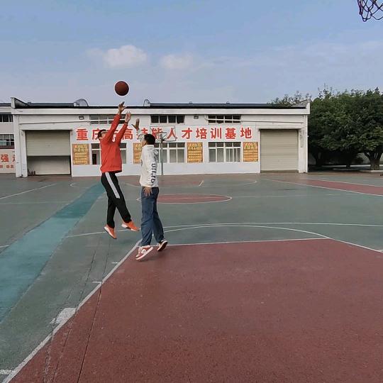 爱蹦的廖老师