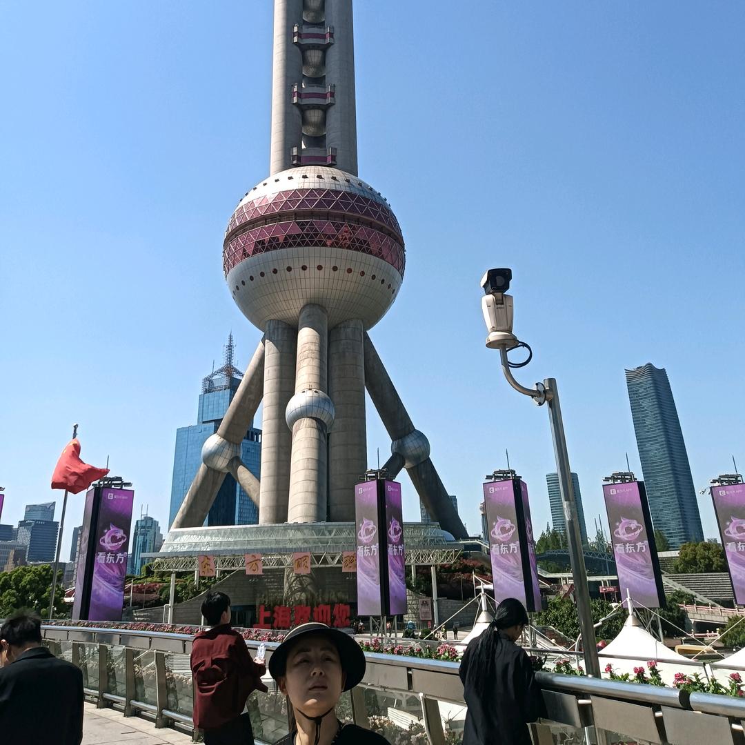 三哥，70后唱情感歌主播