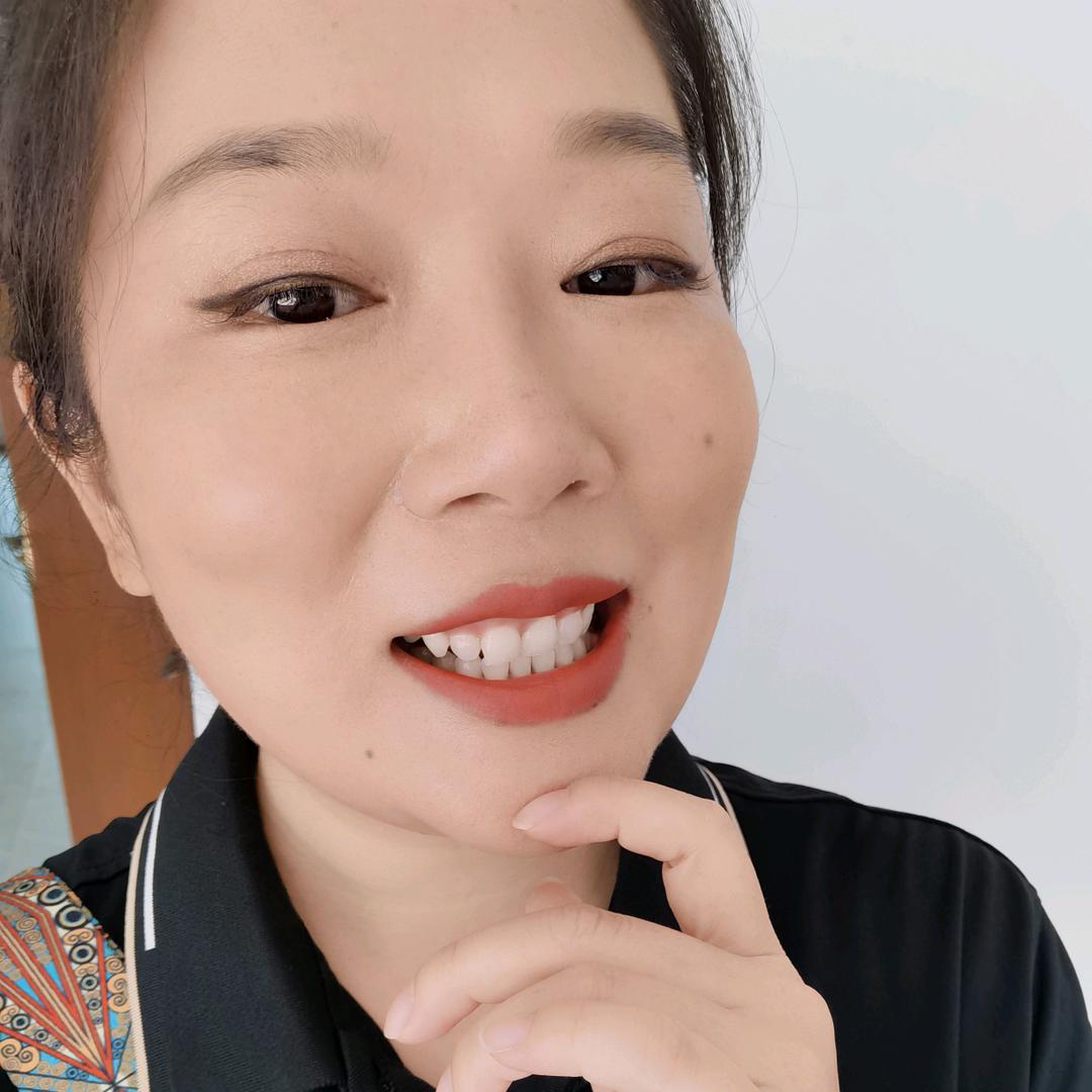 爱护牙齿的丫丫姐