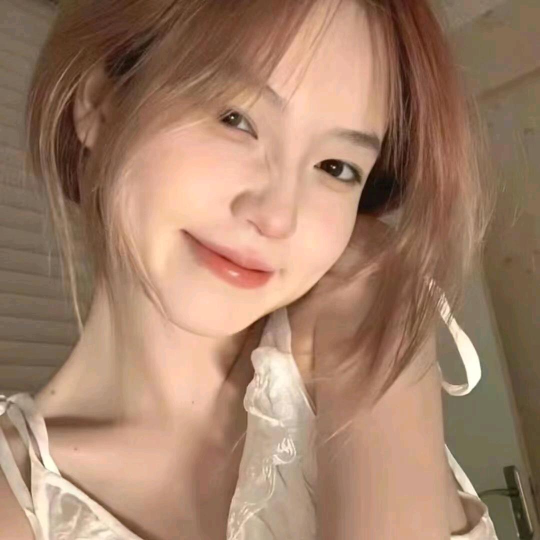 腼腆小美。