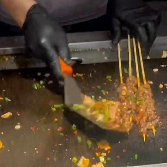 大牛忙VS铁板鱿鱼土豆泥小刘