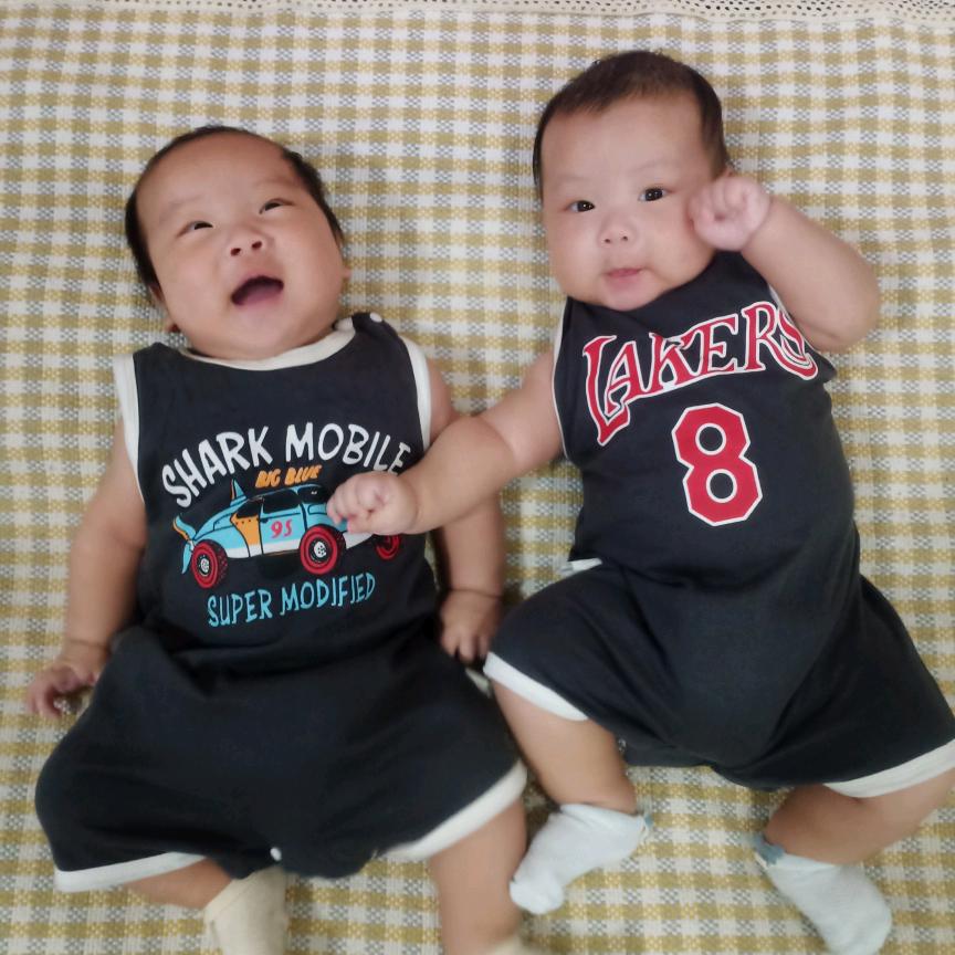 双胞胎男孩（双双&对对）