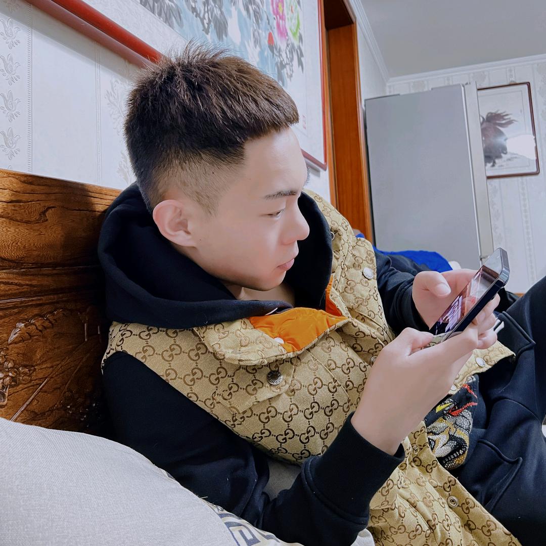 魏亚鑫。