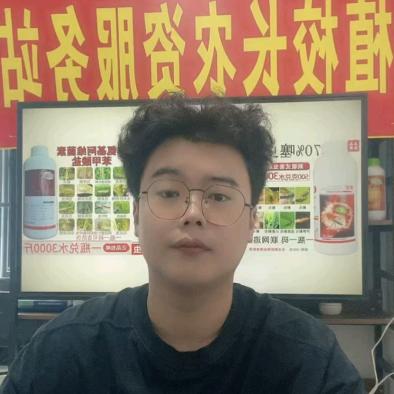 植校长 欣逢农资