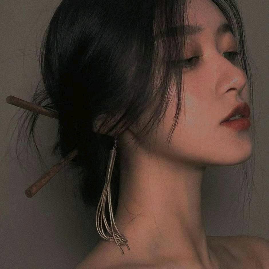 肆月
