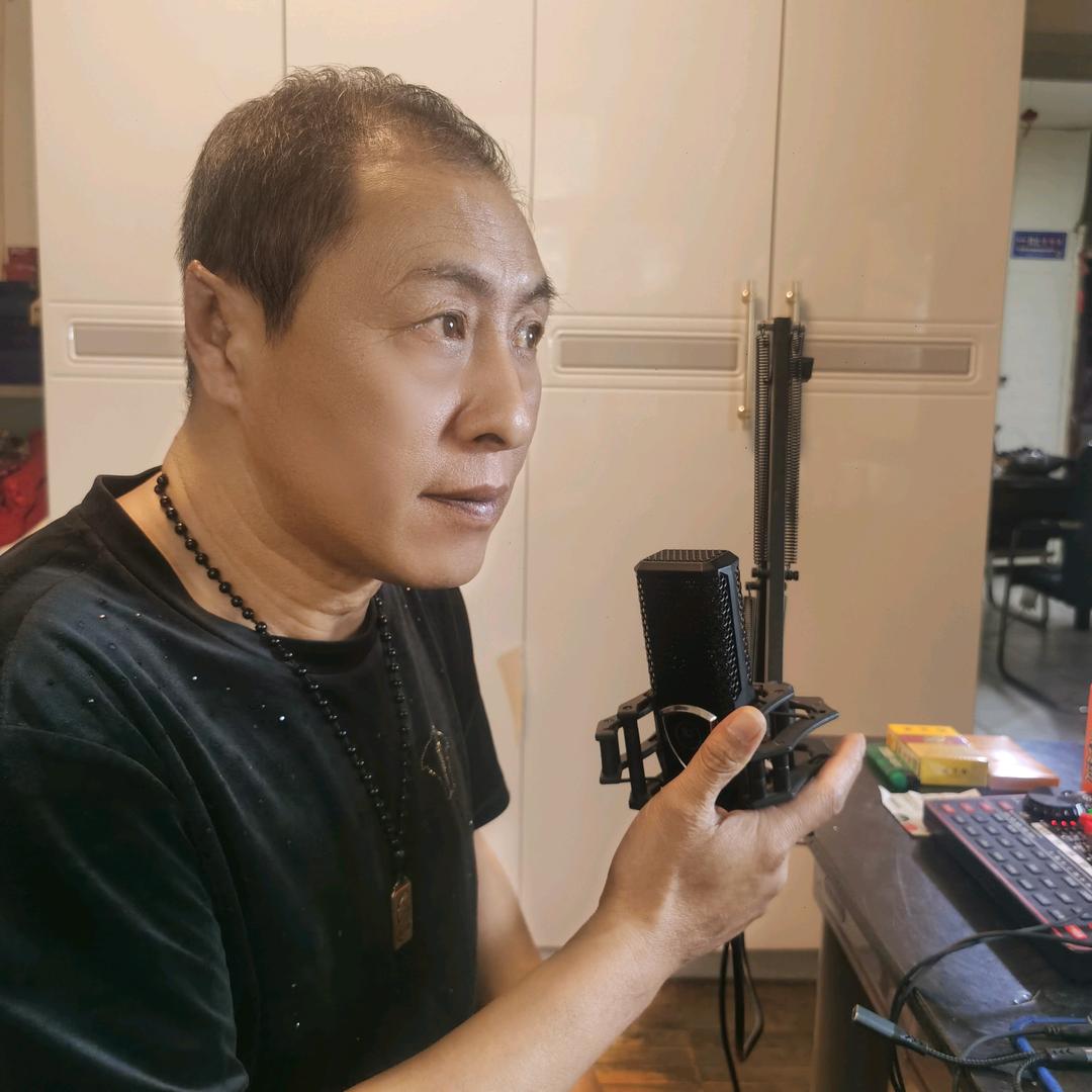 爱唱歌的老王头