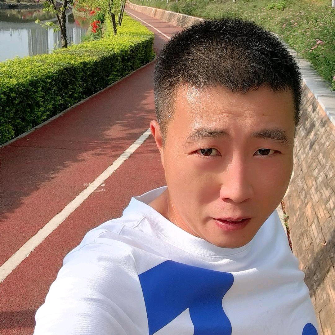 景鸿UV连锁-创始人