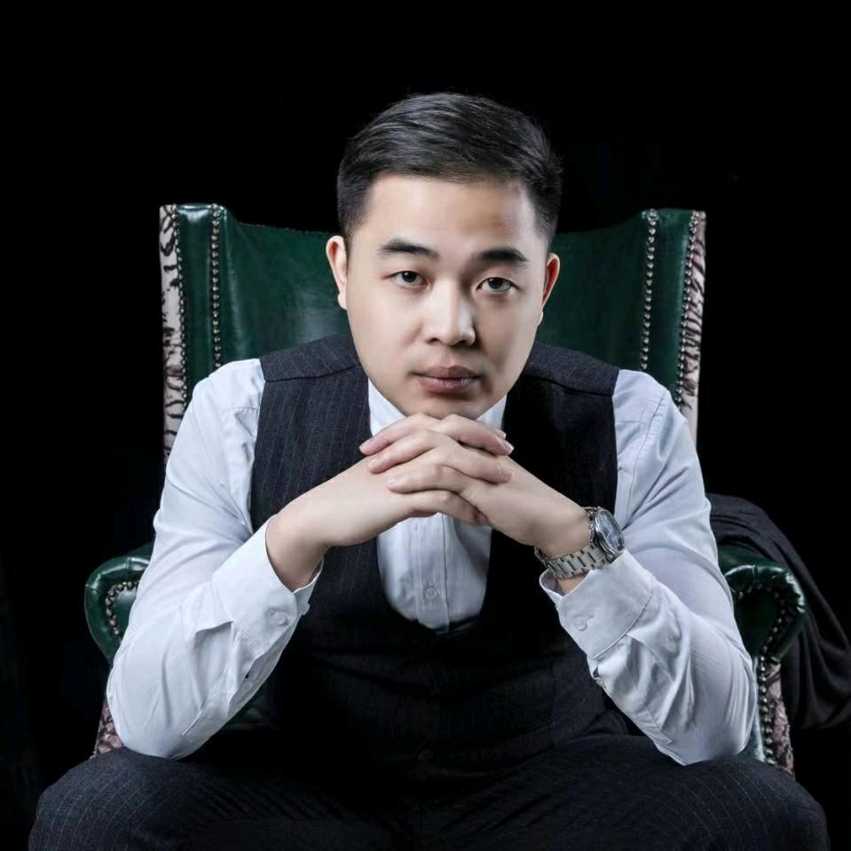 设计师李思宏