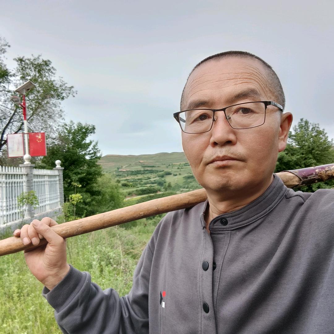 梁哥的驻村生活