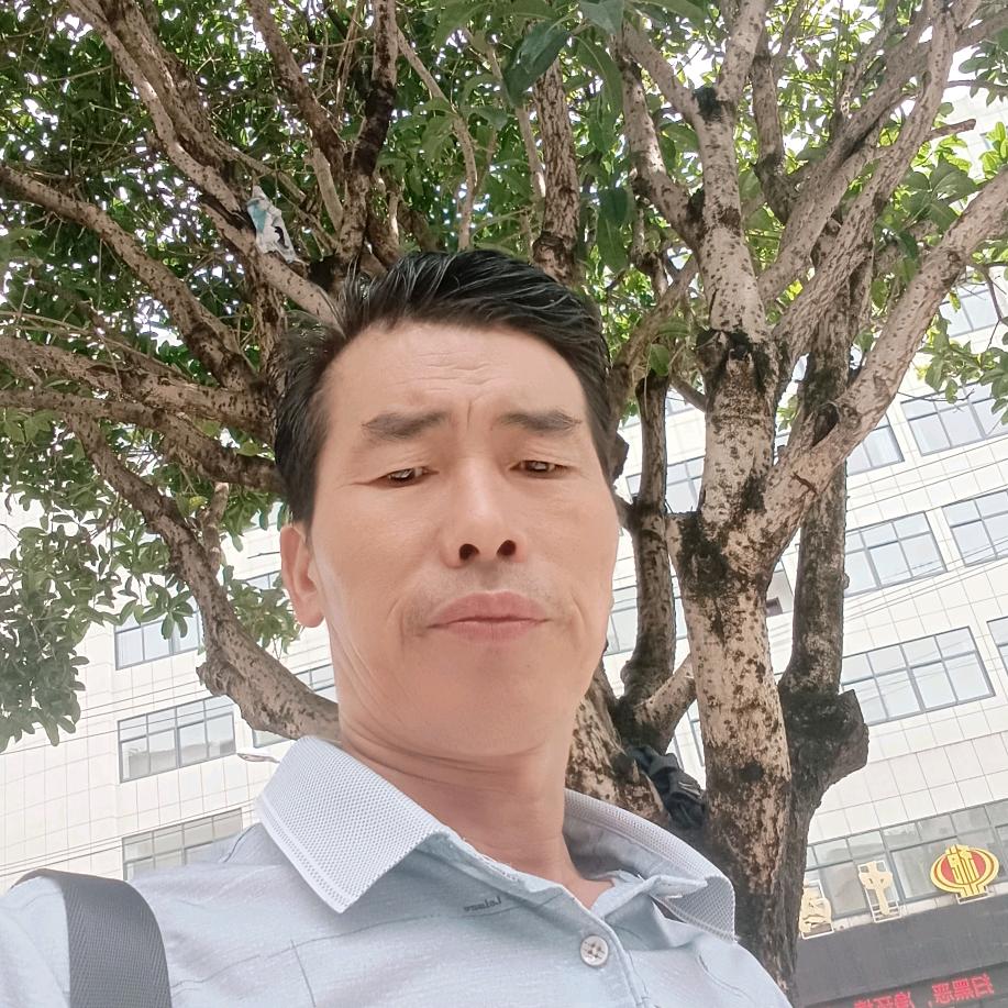 承接不锈钢，铝合金门窗，防盗网，铁棚等等