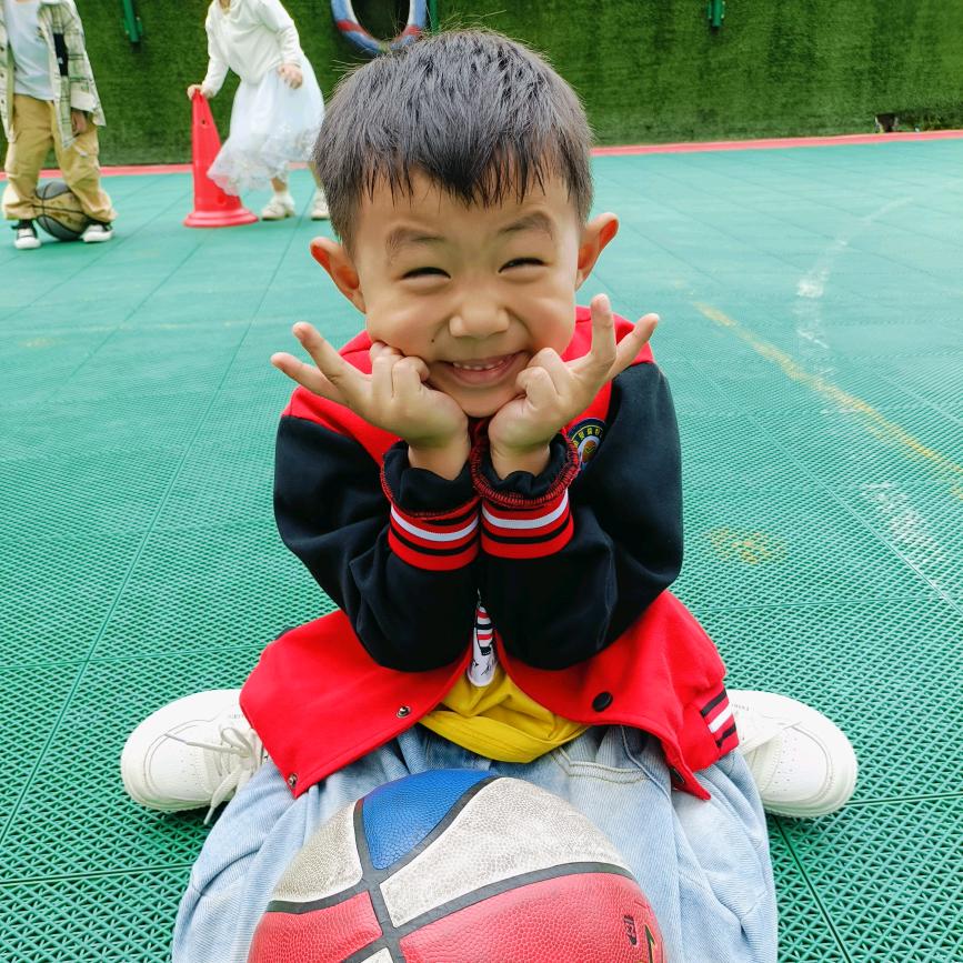 新锐幼儿园朱老师