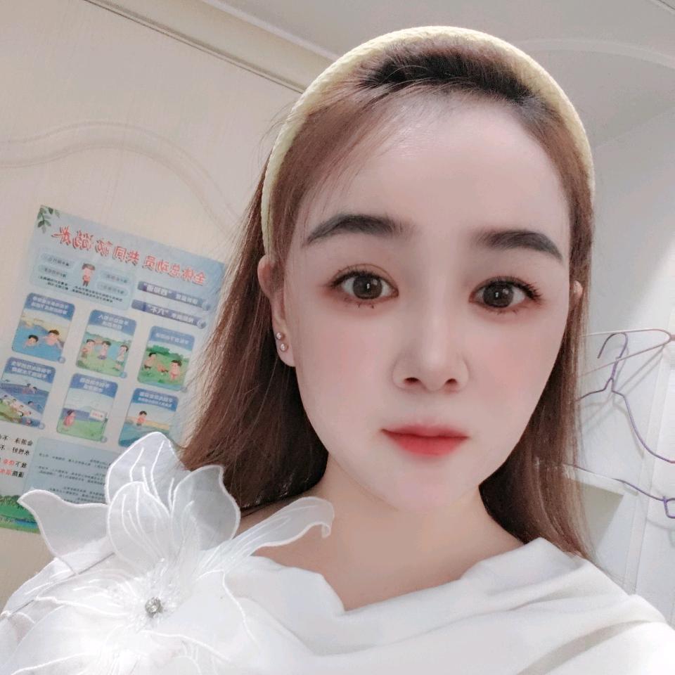 玲玲也不高