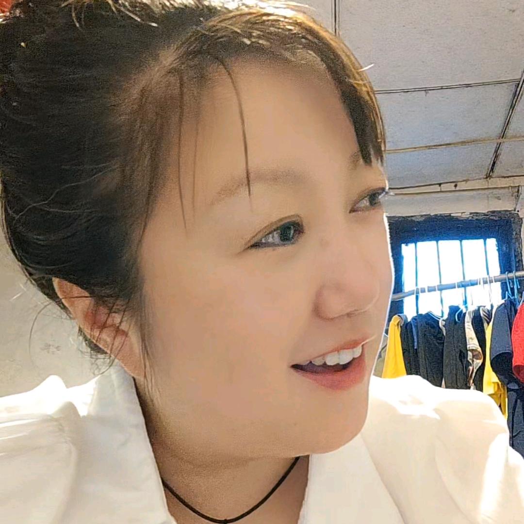 六月（摆摊人）