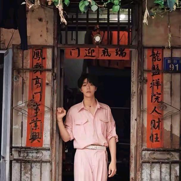 是担小酒28的华子