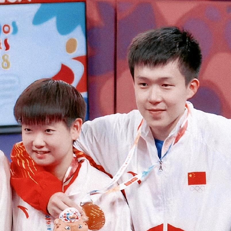 窗外玉兰花花开富贵