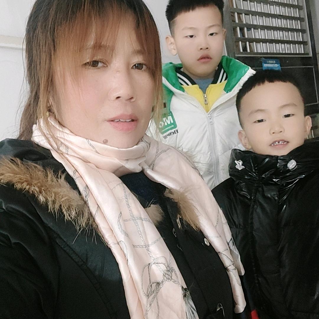 随风飘落的枫叶