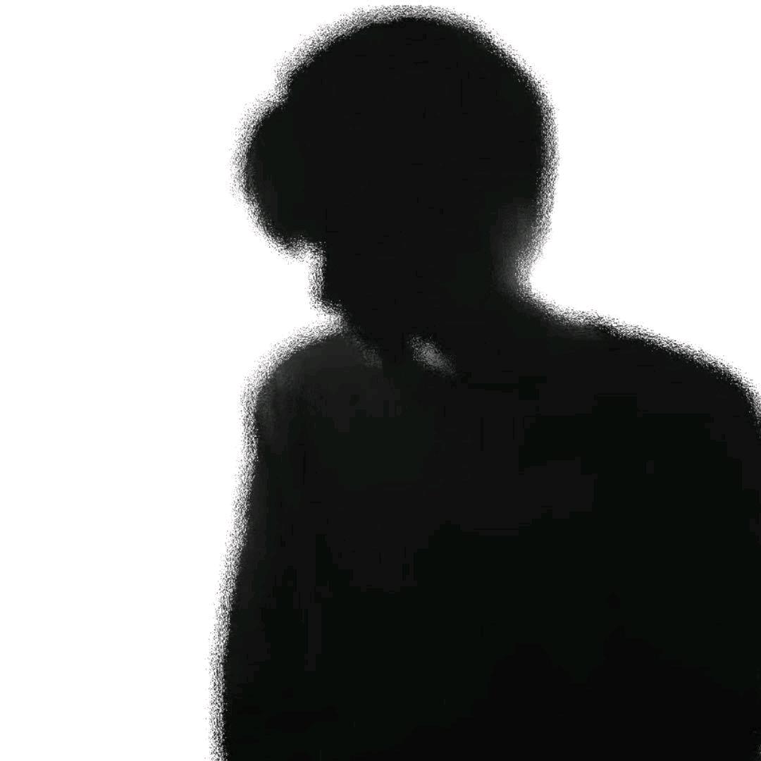 男 孩