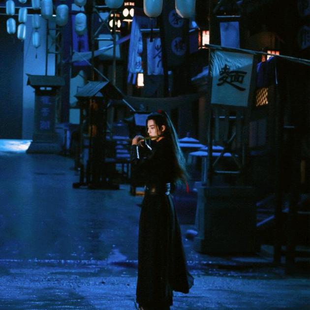 天真的小帅卖笛子